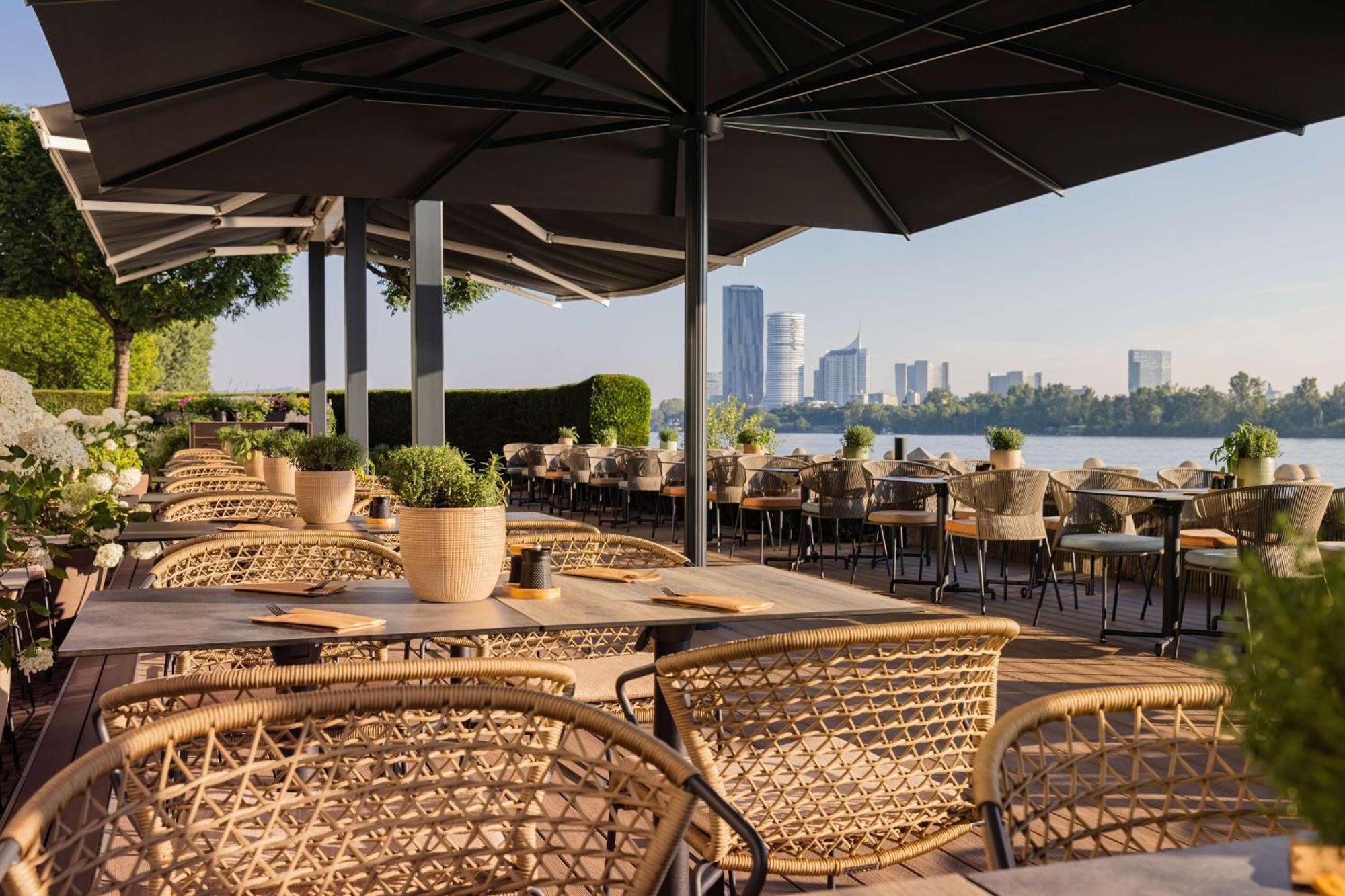 Hilton Danube Waterfront 4*