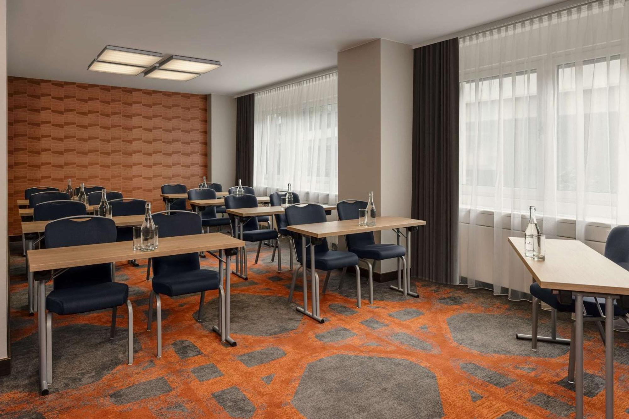 Hilton Danube Waterfront Hotel 4*