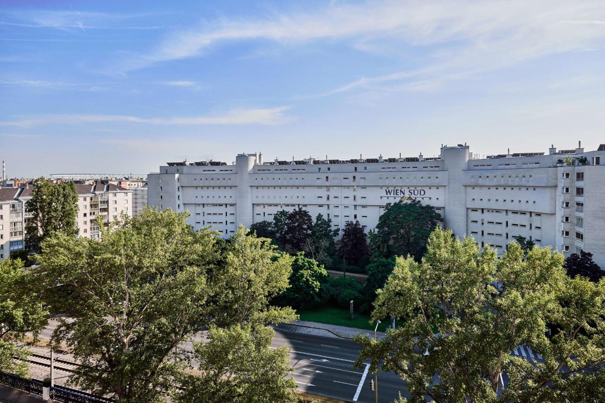 Hilton Danube Waterfront 4*