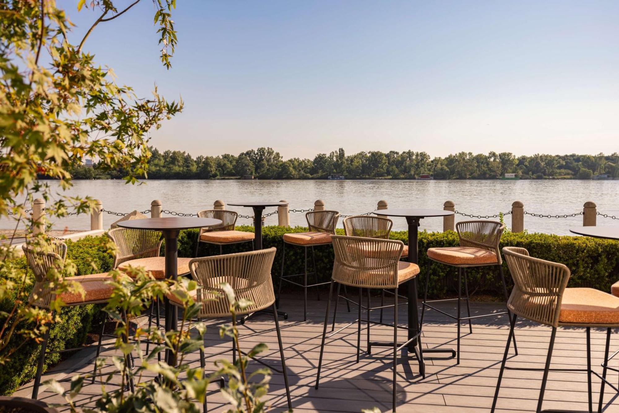 Hilton Danube Waterfront 4*
